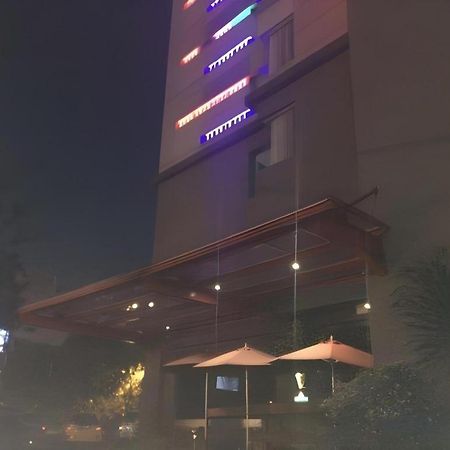 G Suites Hotel By Amithya Surabaya Exterior foto