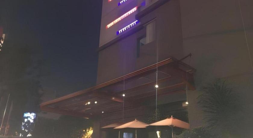 G Suites Hotel By Amithya Surabaya Exterior foto